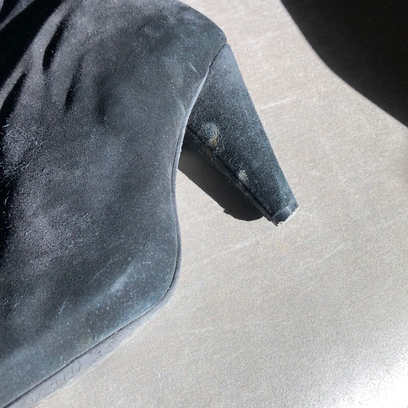 Vince Camuto black suede slouchy peep toe booties Size 8 - Picture 5 of 9